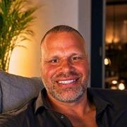 Bellen met live paragnoste Dennis